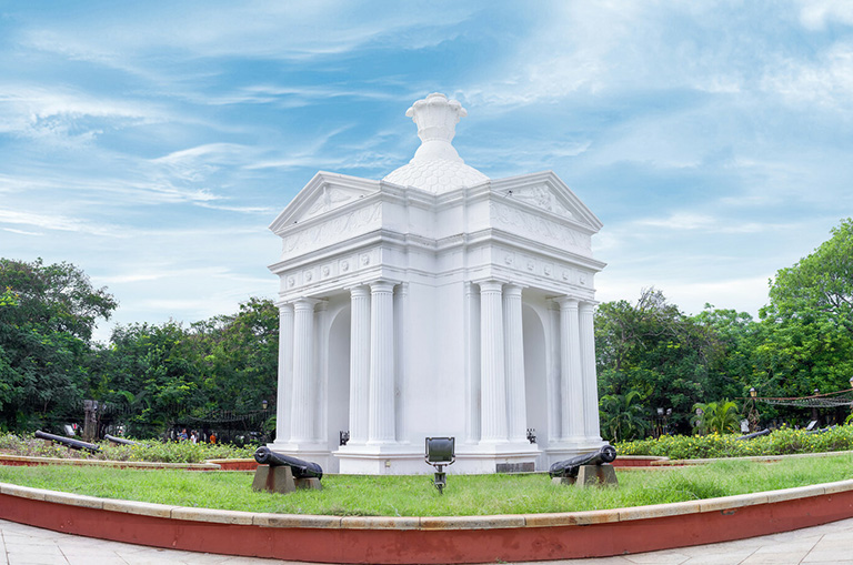 Aayi Mandapam Park Monument